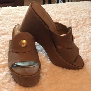 Stuart Weitzman tan open toe platforms